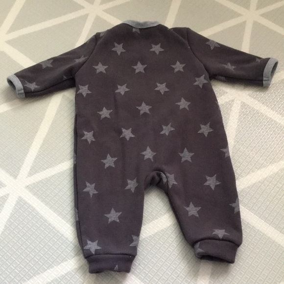 H&M cozy fleece line snap buttoned outfit. Excellent condition. Size 2-4M. - Picture 2 of 2